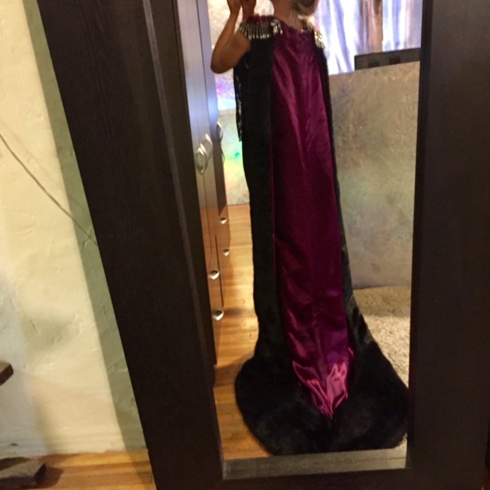 Faux fur QUEEN couture costume cape w/ train! Halloween / Ball / Queen of hearts